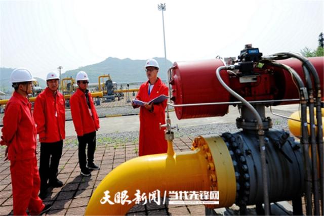 貴陽市氣象局利用“互聯網+監管”貴陽防雷云平臺對易燃易爆場所開展執法檢查及服務